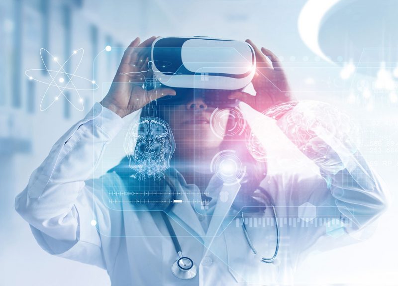Healthcare Innovation Online Graduate Certificate of Doctor using Virtual Reality Goggles